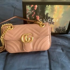 Like new Gucci purse, with box and dust bag